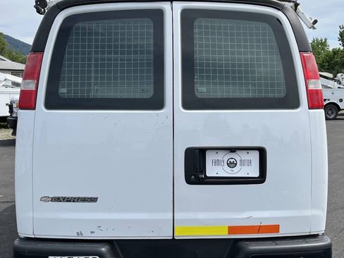 Used 2017 Chevrolet Express 2500 RWD image 6