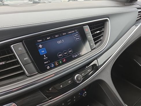 Used 2024 Buick Enclave Premium image 28