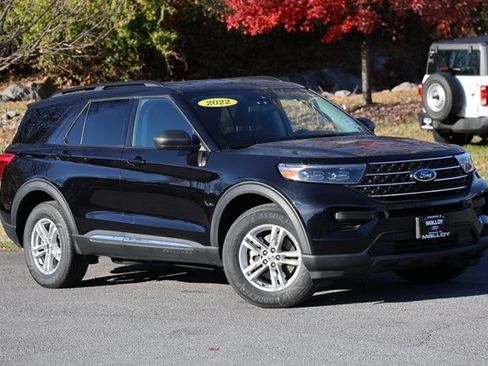 Certified 2022 Ford Explorer XLT image 1