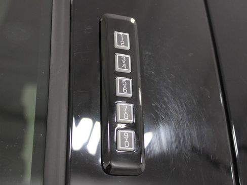 Used 2019 Ford F150 Lariat w/ Equipment Group 502A Luxury AWD/4WD image 18