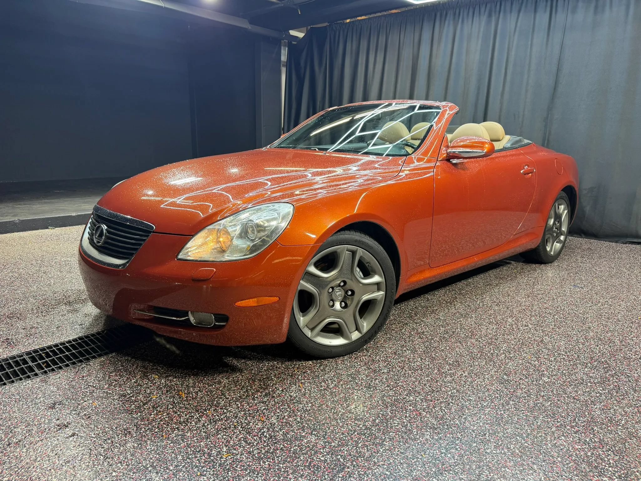 Used 2006 Lexus SC 430 Convertible RWD image 2