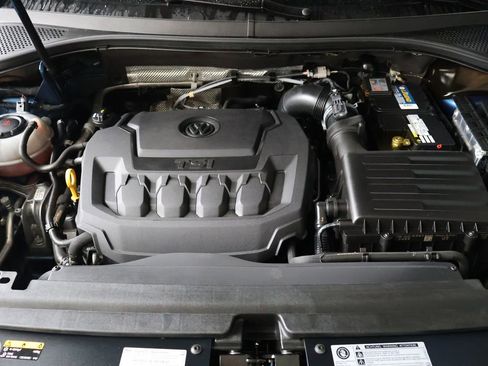 Used 2018 Volkswagen Tiguan S image 12