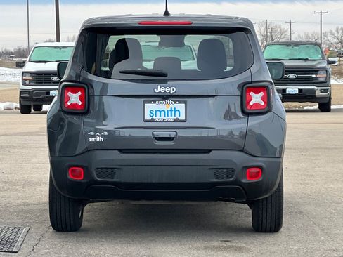 Used 2023 Jeep Renegade Latitude image 4