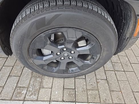 Used 2024 Land Rover Defender 110 X-Dynamic SE image 10