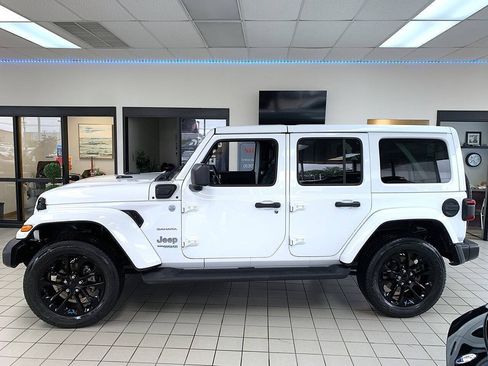Used 2022 Jeep Wrangler Unlimited Sahara w/ Cold Weather Group AWD/4WD image 2