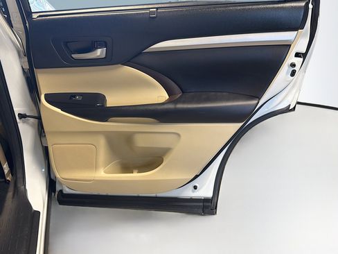 Used 2018 Toyota Highlander XLE w/ Protection Package #3 image 33
