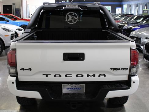 Used 2017 Toyota Tacoma TRD Pro AWD/4WD image 11