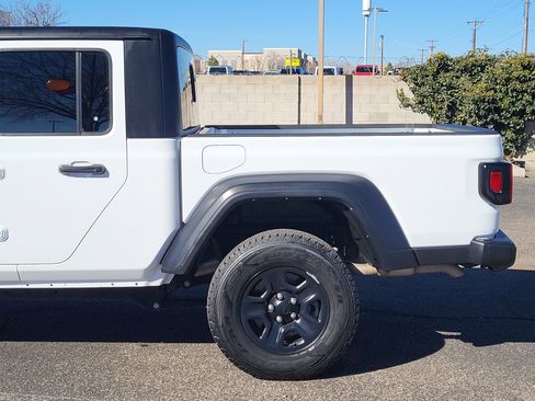 Used 2023 Jeep Gladiator Sport image 4