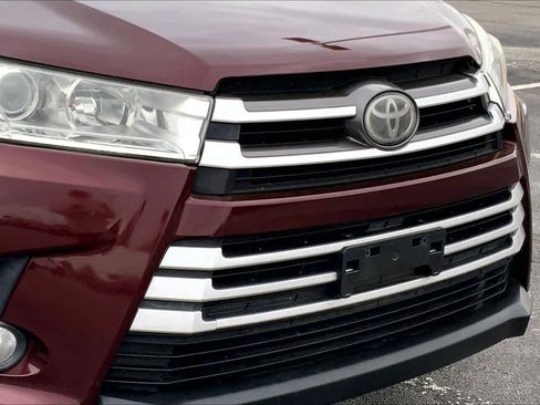 Used 2019 Toyota Highlander XLE image 27