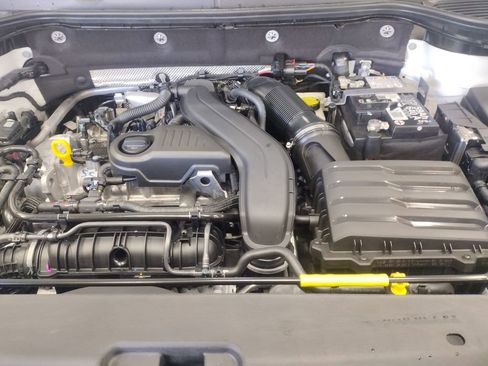 New 2025 Volkswagen Taos SE image 7