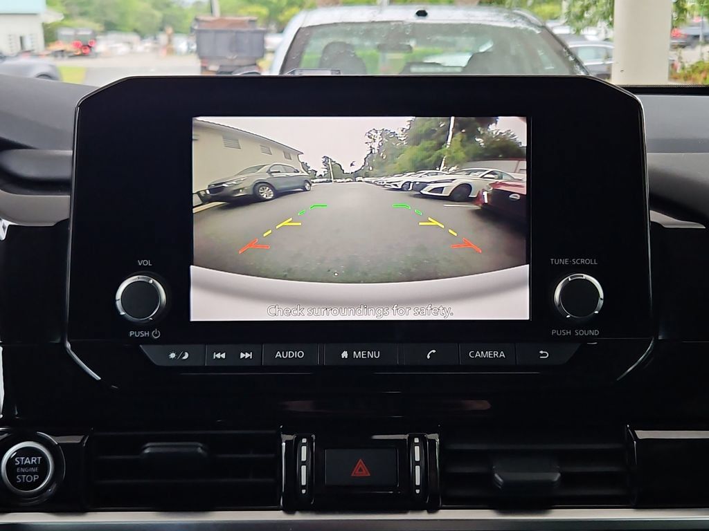 Used 2024 Nissan Pathfinder SV FWD image 17