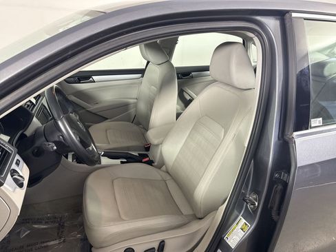 Used 2013 Volkswagen Passat 3.6 SE image 17