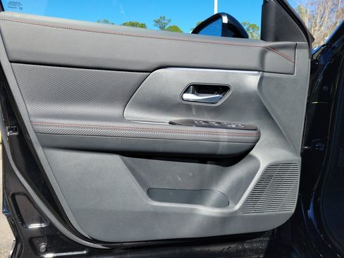New 2026 Nissan Kicks SR w/ Cold Weather Package FWD image 19