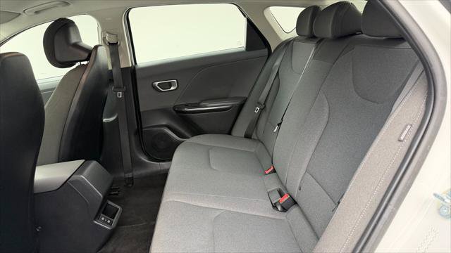 Used 2025 Kia K4 FWD image 17