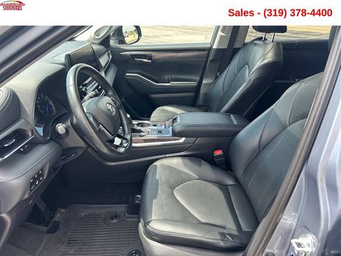 Used 2021 Toyota Highlander Limited AWD/4WD image 11