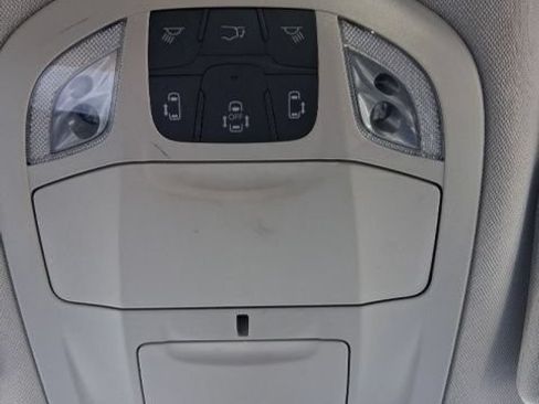 Used 2017 Chrysler Pacifica Touring-L w/ Tire & Wheel Group FWD image 33