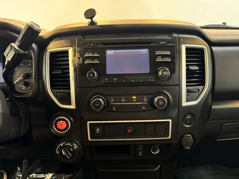 Used 2018 Nissan Titan S AWD/4WD image 13