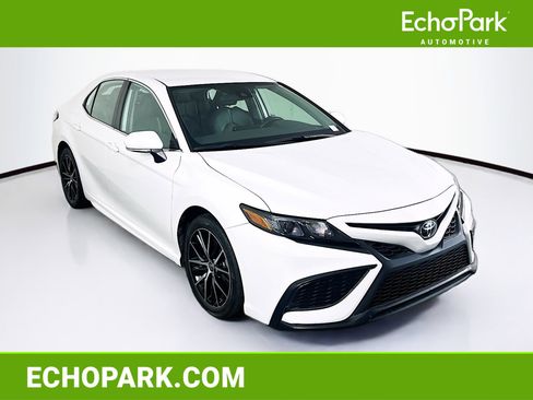 Used 2024 Toyota Camry SE FWD image 1