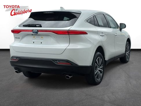 Used 2023 Toyota Venza LE image 5