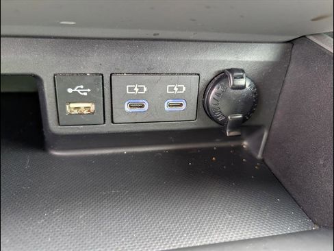 Used 2022 Toyota Highlander XLE image 16