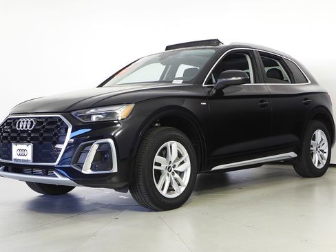 Used 2023 Audi Q5 2.0T Premium w/ Convenience Package image 2