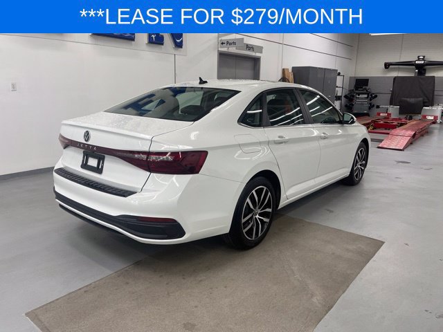Used 2026 Volkswagen Jetta SE FWD image 4