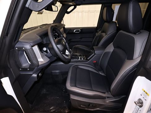 New 2026 Ford Bronco Outer Banks w/ Black Appearance Package AWD/4WD image 11