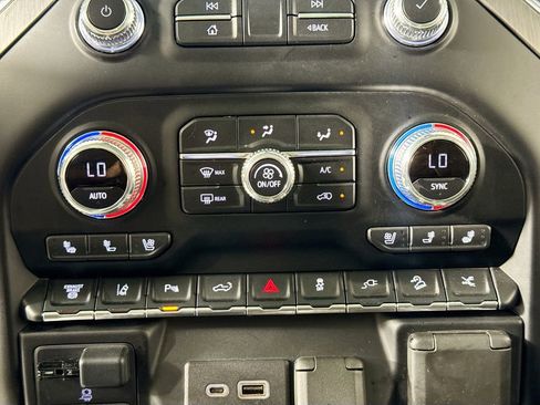 Used 2021 GMC Sierra 2500 Denali w/ Denali Ultimate Package image 16