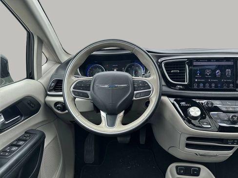 Used 2019 Chrysler Pacifica Limited FWD image 20