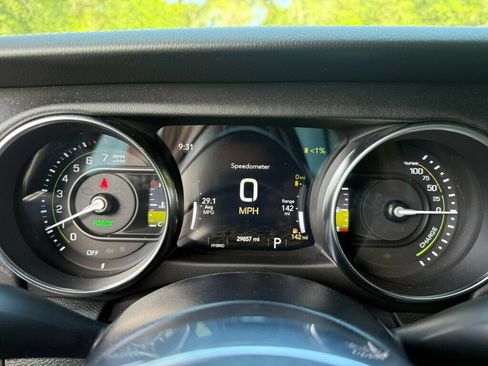 Used 2022 Jeep Wrangler Unlimited Sahara w/ Safety Group AWD/4WD image 4