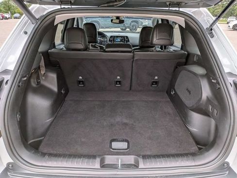 Used 2022 Jeep Cherokee Limited AWD/4WD image 12