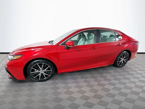 Used 2022 Toyota Camry SE image 10