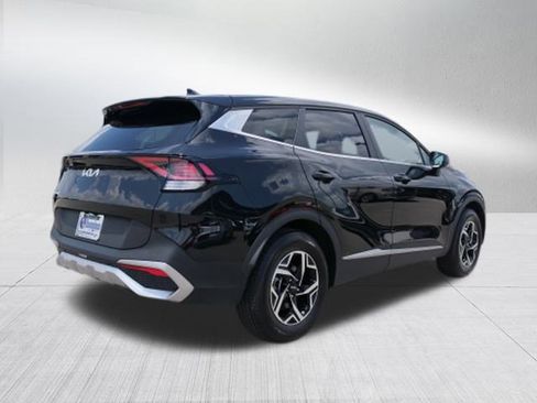 Used 2024 Kia Sportage LX image 3