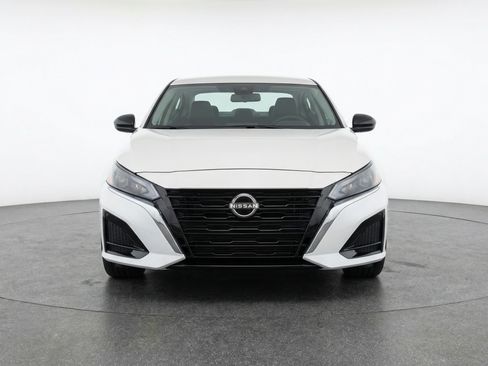 Used 2025 Nissan Altima 2.5 SV image 2