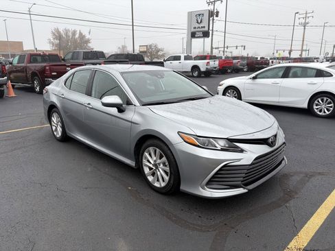 Used 2024 Toyota Camry LE image 2