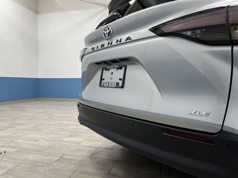 Used 2025 Toyota Sienna XLE image 34