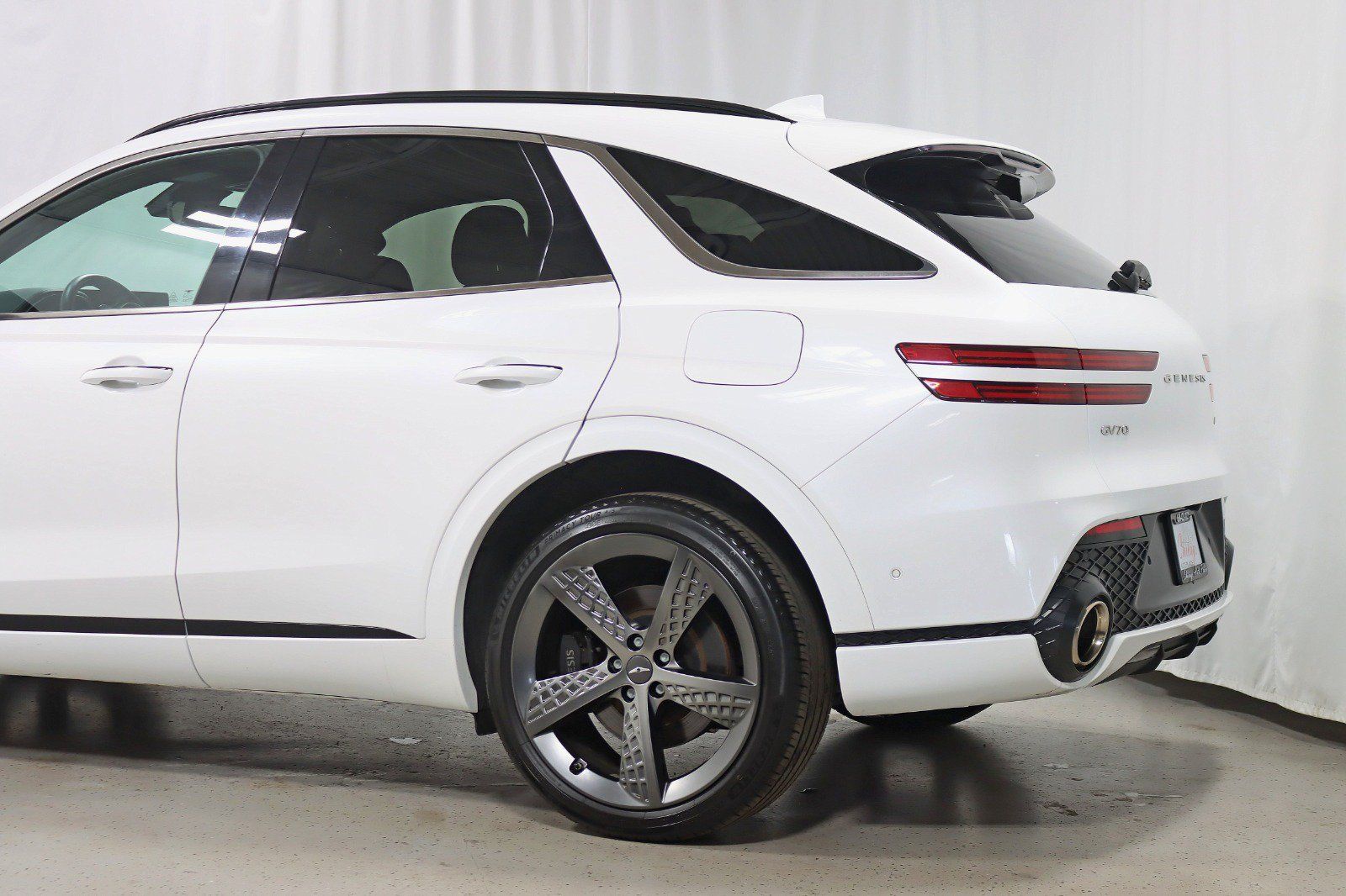 Used 2023 Genesis GV70 3.5T Sport w/ Sport Prestige Package AWD/4WD image 10