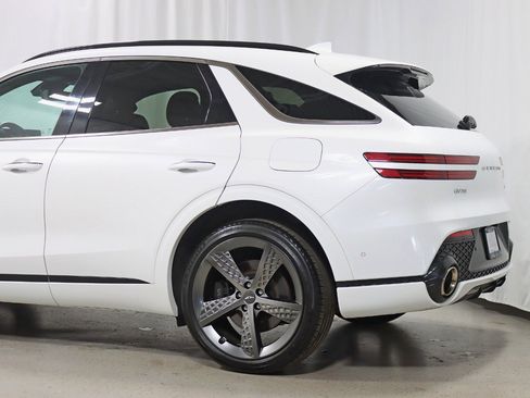 Used 2023 Genesis GV70 3.5T Sport w/ Sport Prestige Package AWD/4WD image 10