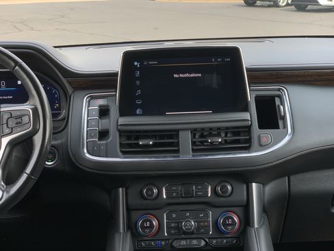 Used 2023 Chevrolet Tahoe Premier AWD/4WD image 31