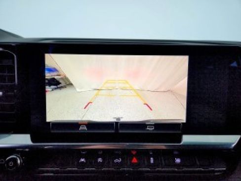 Used 2023 GMC Sierra 1500 SLT image 16