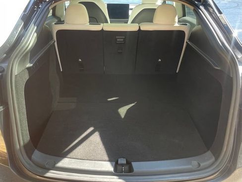 Used 2024 Tesla Model Y Long Range RWD image 17