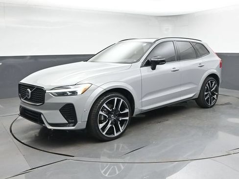 Used 2024 Volvo XC60 B5 Ultimate w/ Protection Package Premier AWD/4WD image 4