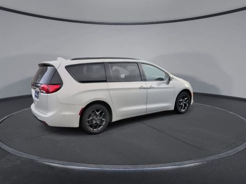Used 2020 Chrysler Pacifica Touring-L Plus w/ Advanced Safetytec Group image 8