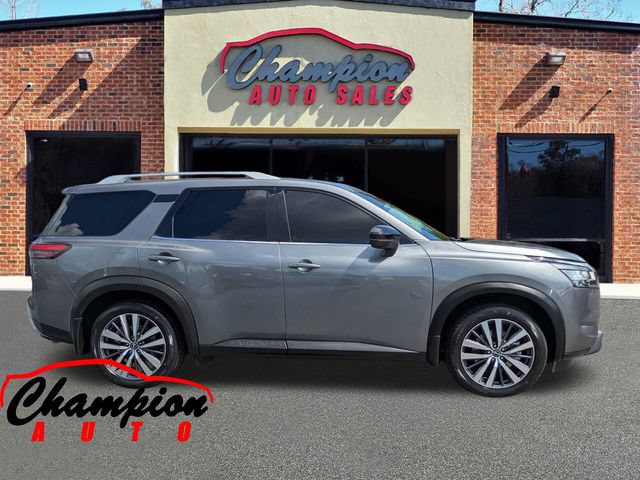 Used 2022 Nissan Pathfinder SL w/ SL Premium Package FWD image 3