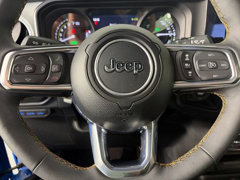 Used 2024 Jeep Wrangler Unlimited Sahara AWD/4WD image 16