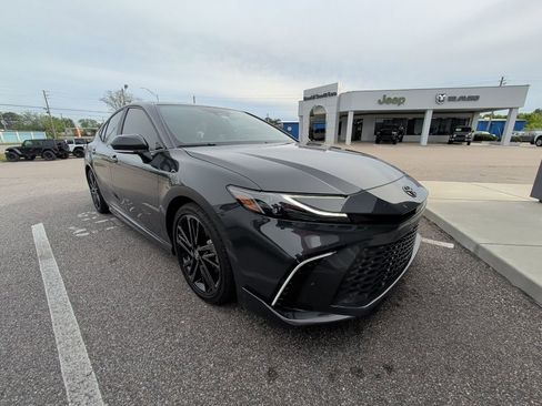 Used 2025 Toyota Camry XSE image 4