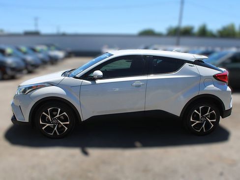 Used 2019 Toyota C-HR XLE FWD image 13