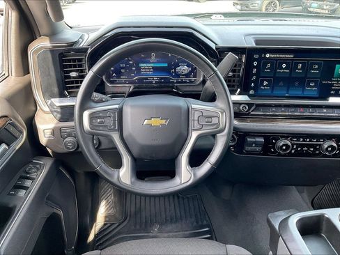 Used 2025 Chevrolet Silverado 1500 LT AWD/4WD image 16