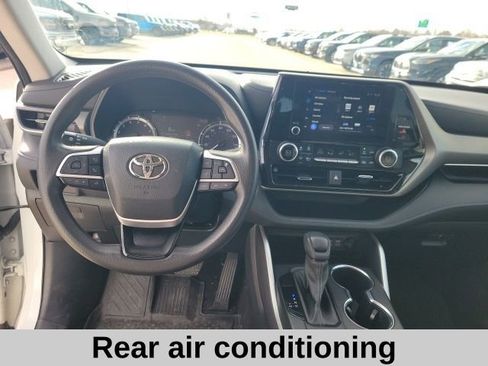 Used 2023 Toyota Highlander L image 4
