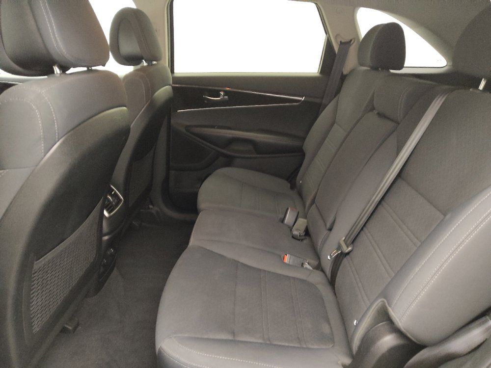 Used 2016 Kia Sorento AWD image 18
